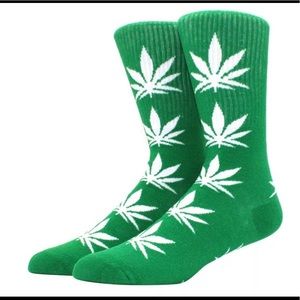 GREEN LEAF SOCKS !! ✨ ON SALE !! Perfect for man and woman .